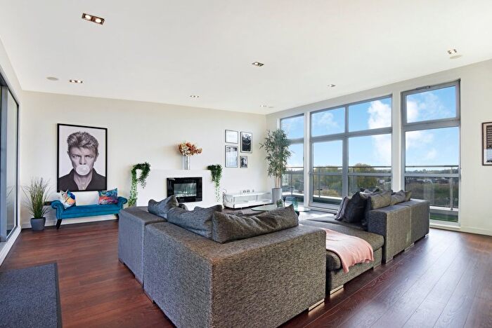 2 Bedroom Flat For Sale In Southgate Road, Hackney, N1