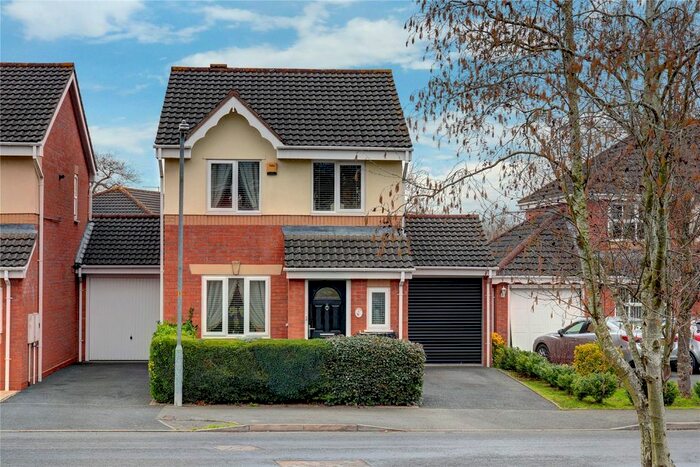 3 Bedroom Link Detached House For Sale In Falcon Close, Droitwich, Worcestershire WR9