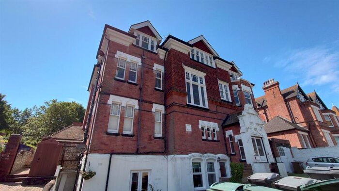 2 Bedroom Flat To Rent In Silverdale Road, Eastbourne, BN20