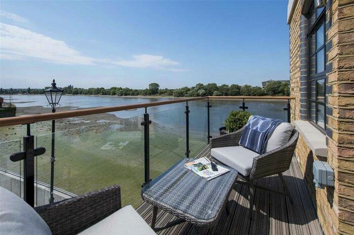 3 Bedroom Flat To Rent In Rainville Road, London, W6