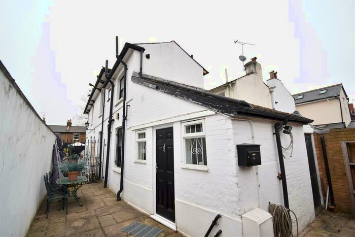 2 Bedroom Maisonette To Rent In Maple Road, Surbiton, KT6