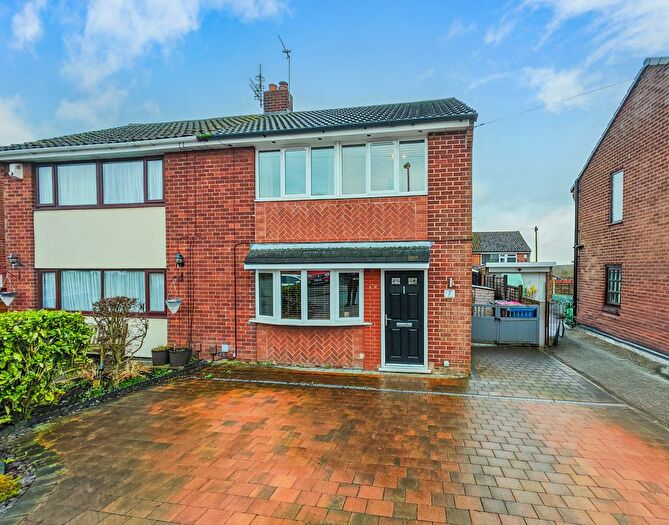 3 Bedroom Semi-Detached House For Sale In Devonshire Drive, Boothstown, Worsley, Manchester, M28