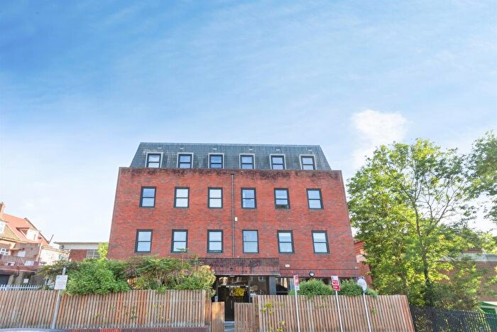 2 Bedroom Flat For Sale In Cavendish Avenue, Harrow, HA1