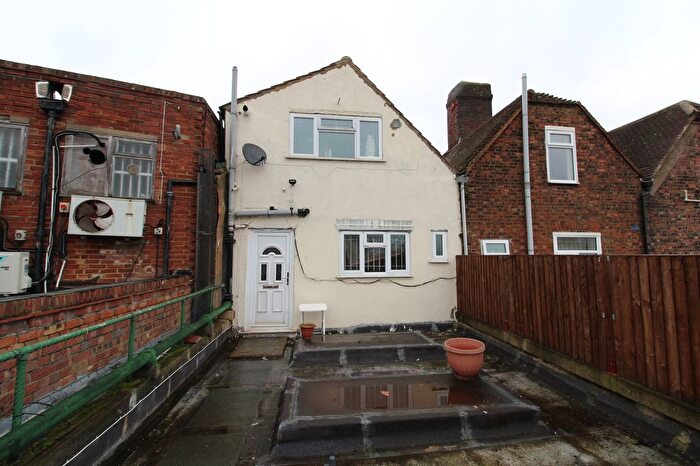 2 Bedroom Maisonette To Rent In High Street, Strood, Rochester, ME2