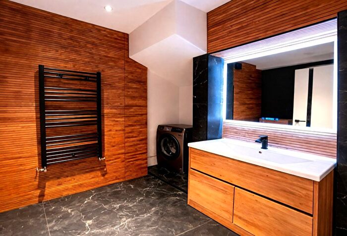 3 Bedroom Semi Detached House For Sale In Birkett Road, Birkenhead, CH42