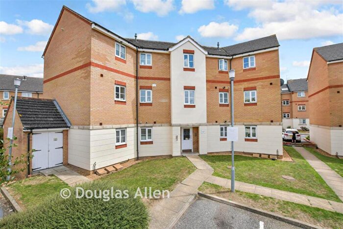 2 Bedroom Flat For Sale In Nightingale Crescent, Harold Wood, Essex, RM3