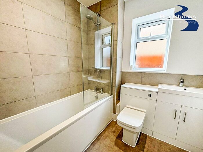 1 Bedroom Flat To Rent In Beacon Road, Chatham, Kent, ME5