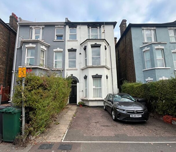 1 Bedroom Studio For Sale In B Claremont Road, Cricklewood, London, Barnet, NW2
