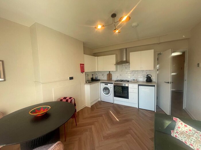 2 Bedroom Flat To Rent In Thurtle Road, London, E2