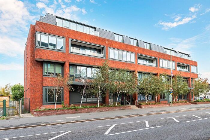 2 Bedroom Flat For Sale In East Street, Epsom, KT17