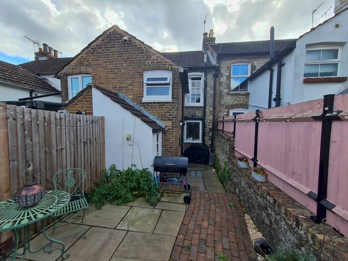 2 Bedroom House To Rent In Tonbridge Road, Maidstone, ME16