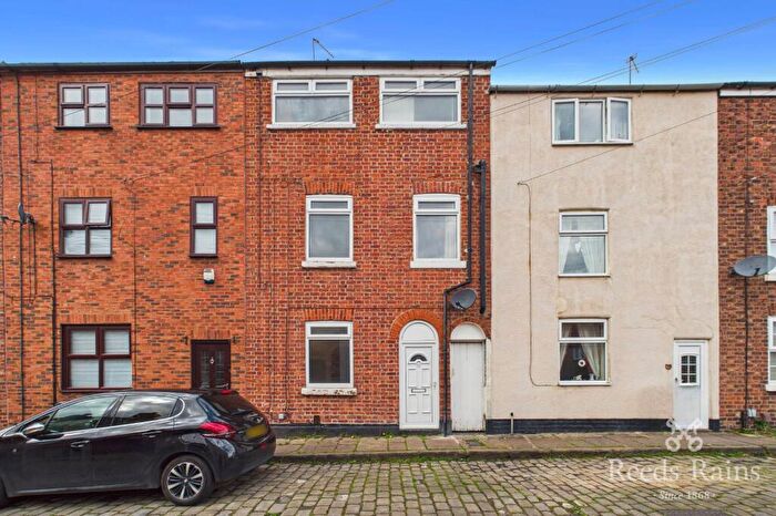 4 Bedroom Terraced House To Rent In Clowes Street, Macclesfield, Cheshire, SK11