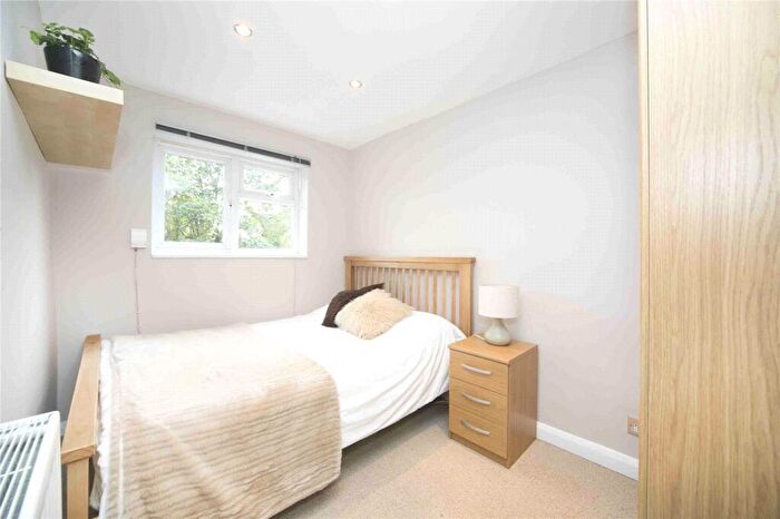 1 Bedroom Apartment For Sale In Hillmarton Road, Islington, London, N7