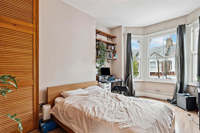 3 Bedroom Flat To Rent In College Place, Camden Town, NW1