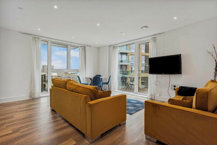 2 Bedroom Flat To Rent In Bridges Court Road, Battersea, SW11