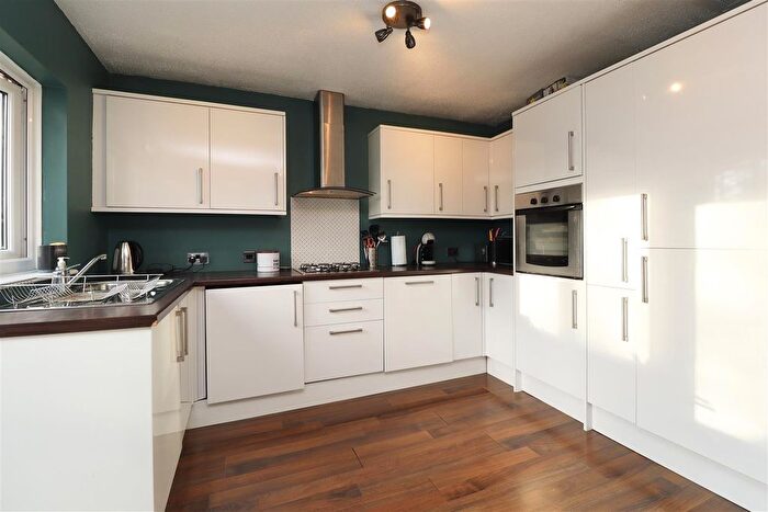 3 Bedroom End Of Terrace House For Sale In Holly Close, Full Sutton, York, YO41