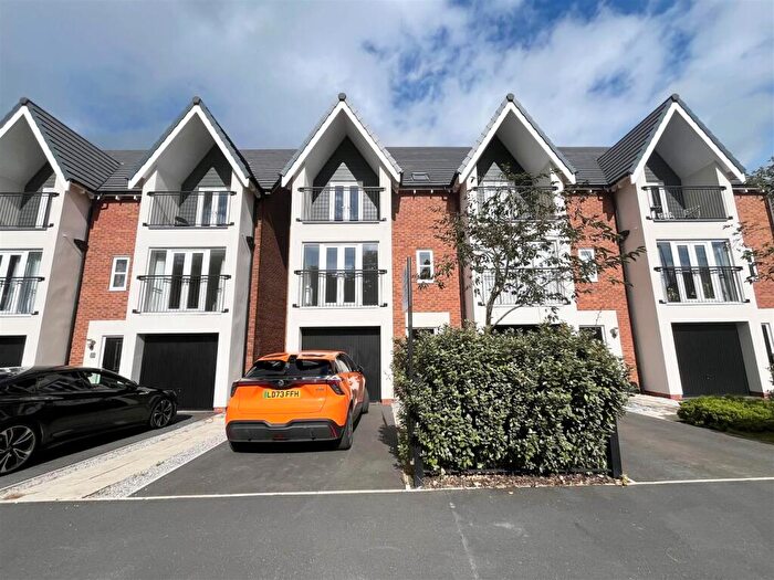 5 Bedroom Town House To Rent In Primrose Way, Wilmslow, SK9