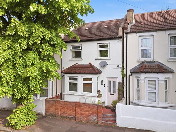 1 Bedroom Flat For Sale In Waverley Road, Walthamstow, London, E17