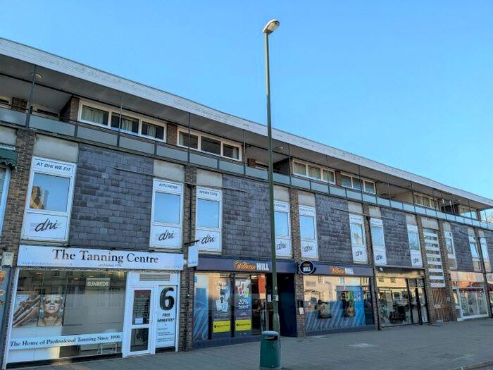 1 Bedroom Flat To Rent In Freshwater Parade, Bishopric, Horsham, RH12