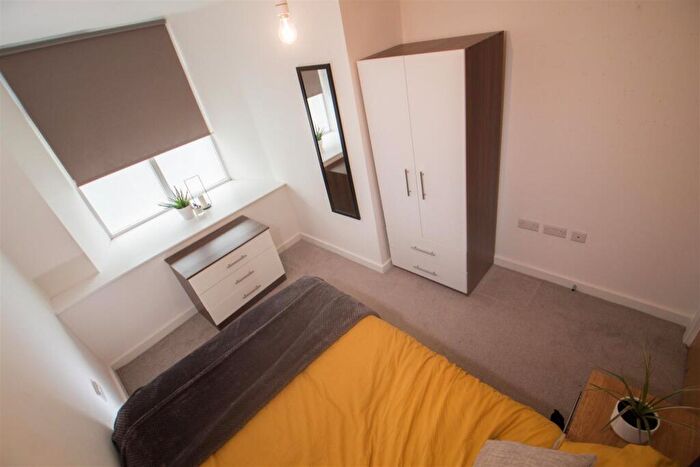 2 Bedroom Apartment To Rent In Rivermill Court, Kirkstall, Leeds, LS5