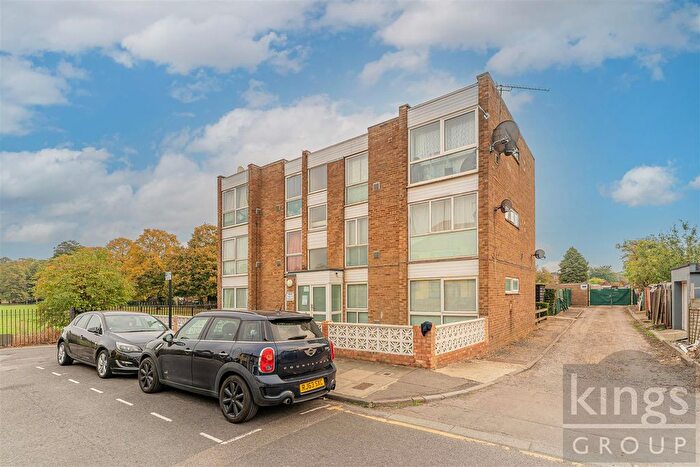 2 Bedroom Flat For Sale In Inverness Road, Edmonton, N18