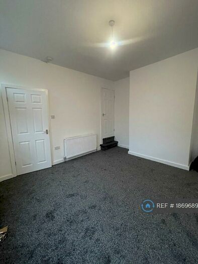 2 Bedroom Terraced House To Rent In Cleveleys Terrace, Leeds, LS11