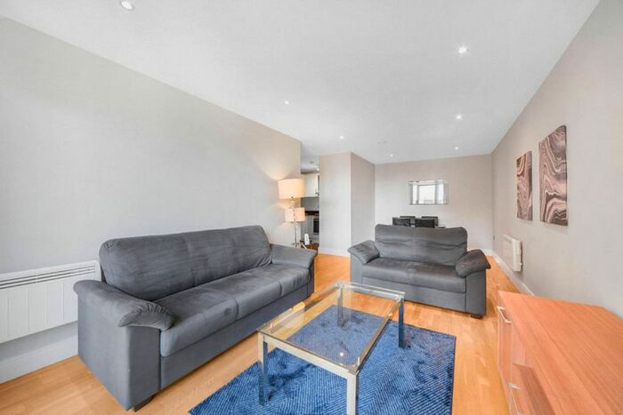 2 Bedroom Flat To Rent In Great Suffolk Street, Southwark, London, SE1