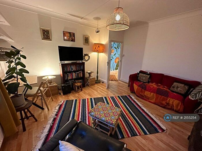 2 Bedroom Flat To Rent In Dunstans Road, London, SE22