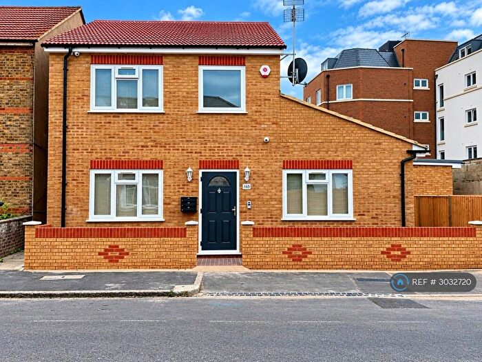 1 Bedroom Flat To Rent In The Crescent, Slough, SL1