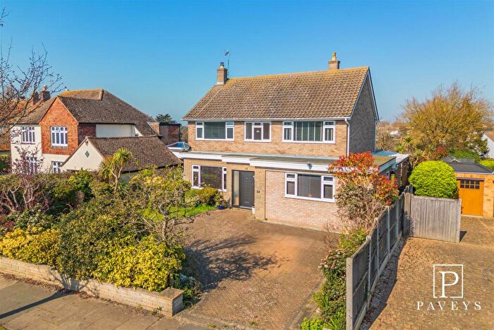 4 Bedroom Detached House For Sale In Ashlyns Road, Frinton-On-Sea, CO13