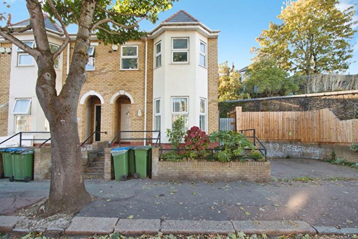 2 Bedroom End Of Terrace House For Sale In Wickham Lane, London, SE2