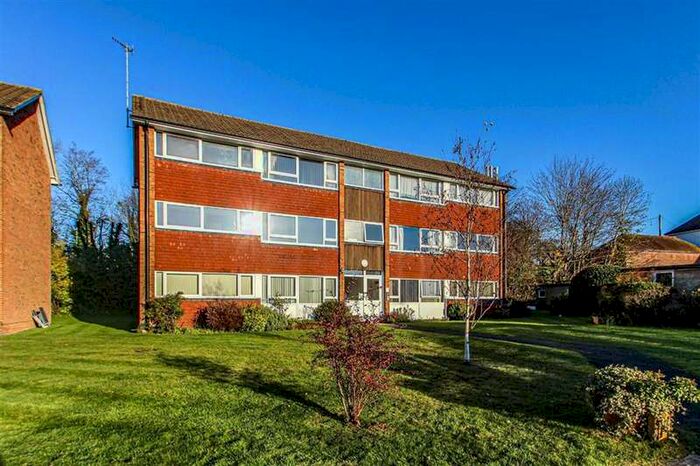 2 Bedroom Flat To Rent In Master Close, Oxted, Surrey, RH8