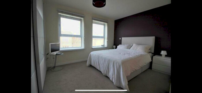 2 Bedroom Flat To Rent In Queen Mary Avenue, E18