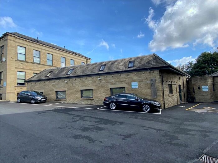 1 Bedroom Flat To Rent In Upper Blakeridge Lane, Batley, WF17