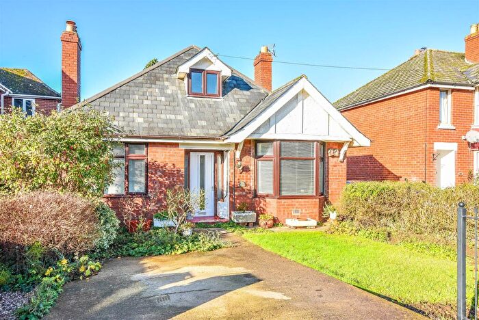 3 Bedroom Detached Bungalow For Sale In Box Road, Cam, GL11
