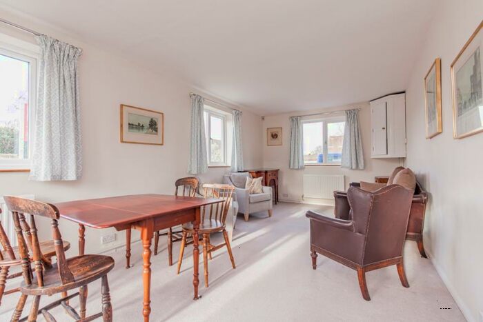 2 Bedroom Cottage To Rent In Tree Lane, Iffley, OX4