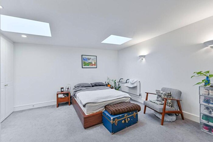 1 Bedroom Flat To Rent In Shillington Old School, Clapham Junction, SW11