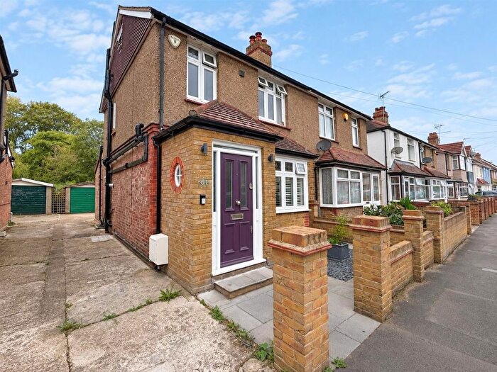 4 Bedroom Semi-Detached House For Sale In Shaftesbury Avenue, Feltham, TW14