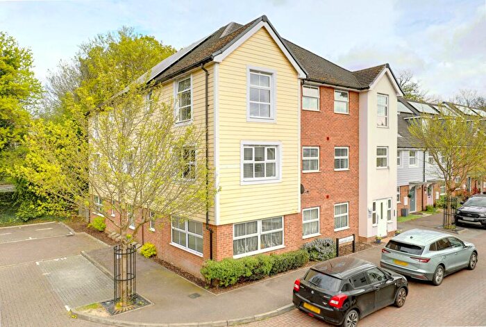 2 Bedroom Flat For Sale In Plaxton Way, Ware, SG12