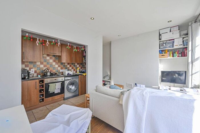 1 Bedroom Flat For Sale In Westmoreland Terrace, Pimlico, London, SW1V