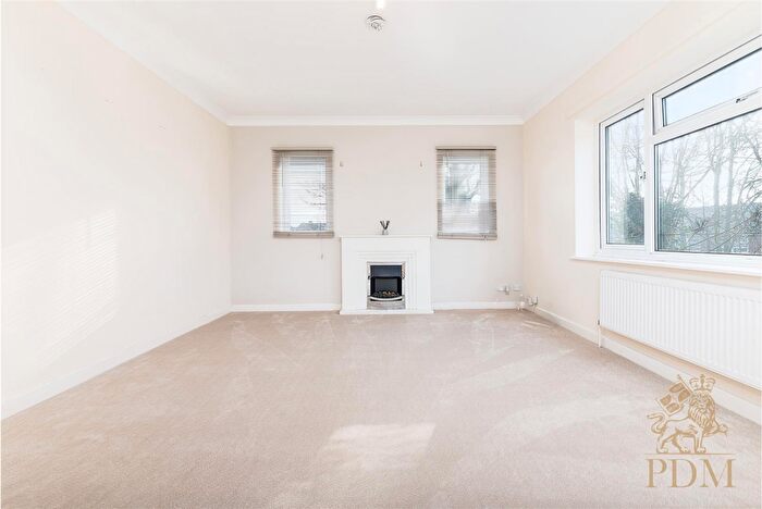 2 Bedroom Apartment To Rent In Stowe Avenue, West Bridgford, NG2