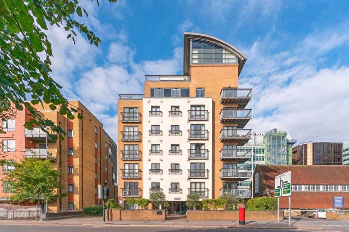 2 Bedroom Flat To Rent In Skyline Court, Central Croydon, Croydon, CR0