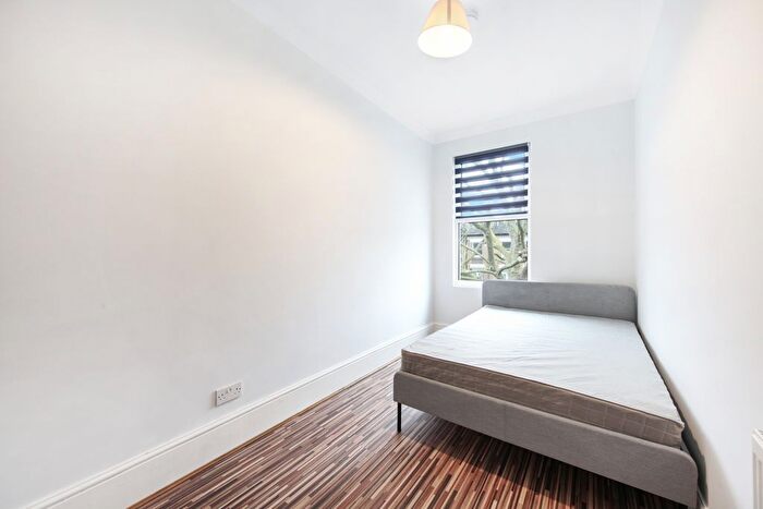 2 Bedroom Flat To Rent In Blythe Road, London, W6