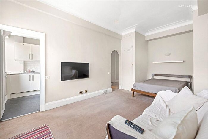 1 Bedroom Flat For Sale In Basildon Court, Devonshire Street, Marylebone, London, W1G