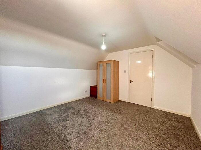 1 Bedroom Flat To Rent In Manor Parade, Hatfield, AL10