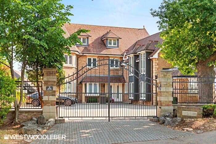 6 Bedroom Detached House For Sale In Baas Hill, Broxbourne, EN10