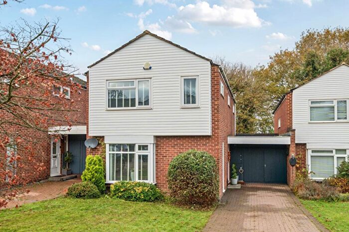 3 Bedroom Detached House For Sale In Woodhatch Spinney, Coulsdon, CR5
