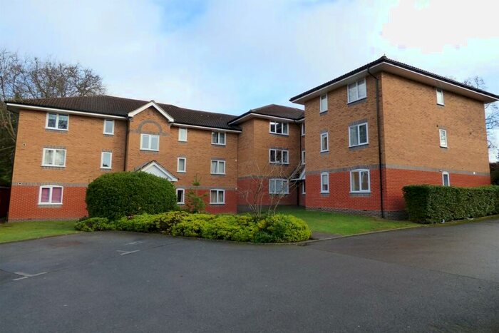 2 Bedroom Apartment To Rent In Masefield Gardens, Crowthorne, RG45