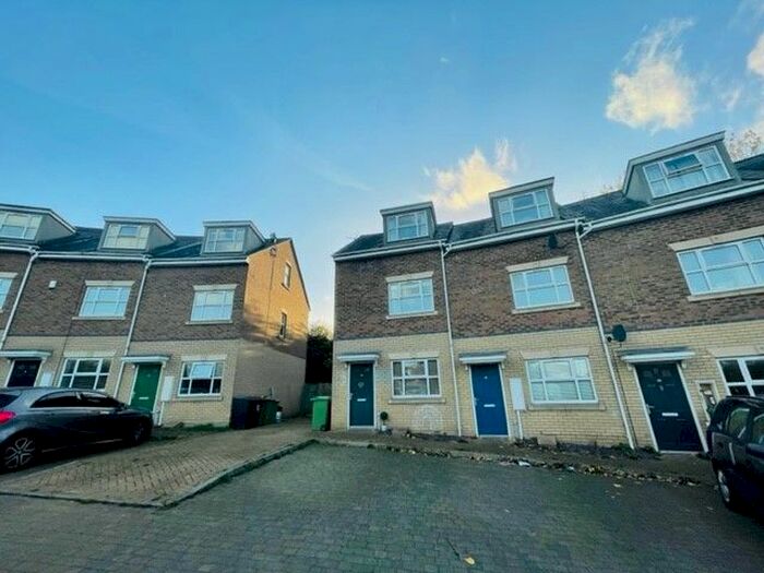 3 Bedroom Flat To Rent In The Crescent, Wellingborough, NN8