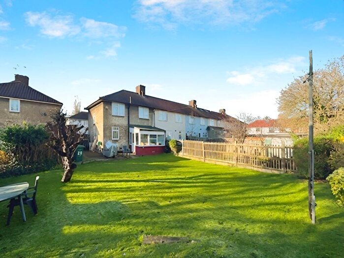 3 Bedroom End Of Terrace House For Sale In Arundel Gardens, Edgware, HA8